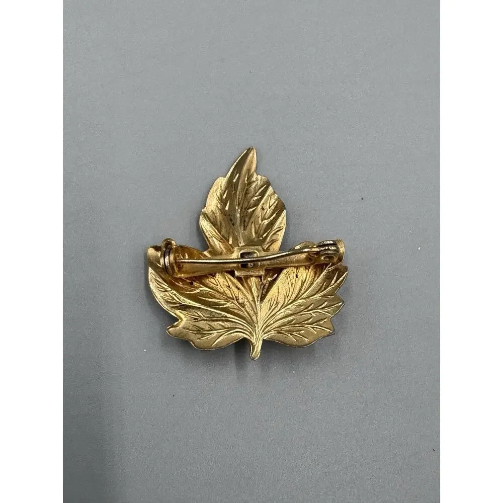 Vintage Gold Colored Maple Leaf Textured Lapel Pin Brooch Rhinestone In Middle